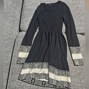 S Black/white wool dress